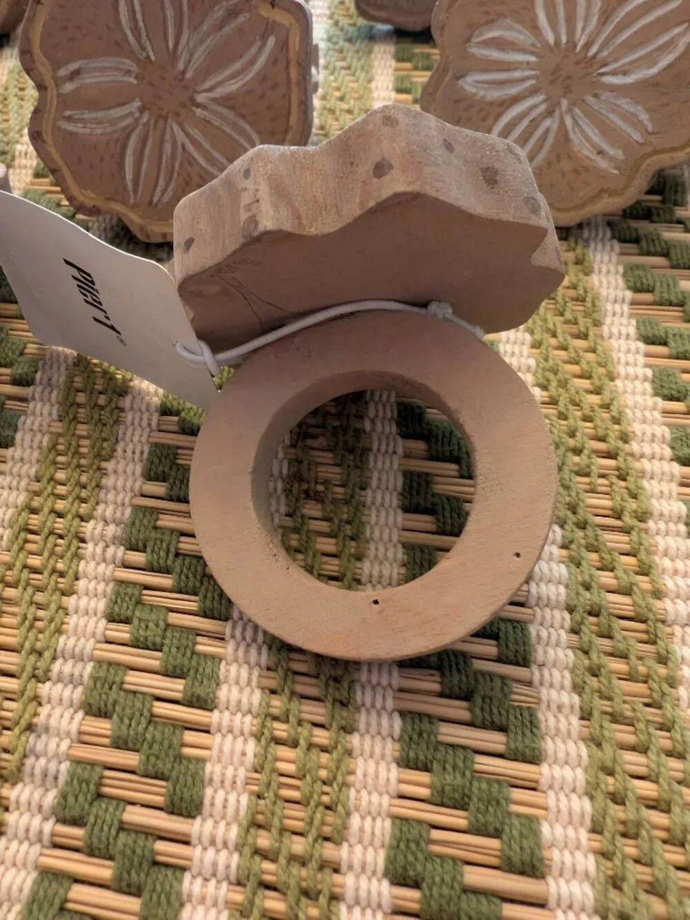 NWT 8 Pier 1 Wooden Napkin Ring Holders with Floral/Sand Dollar Design Beachy